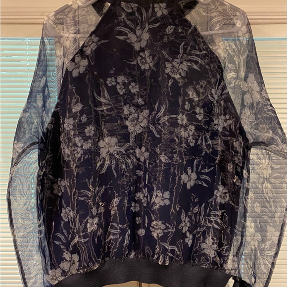Zara basics floral sheer crew neck top. Size m/l - Picture 4 of 6